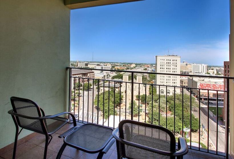 Suite con Terraza, Drury Plaza  San Antonio Riverwalk