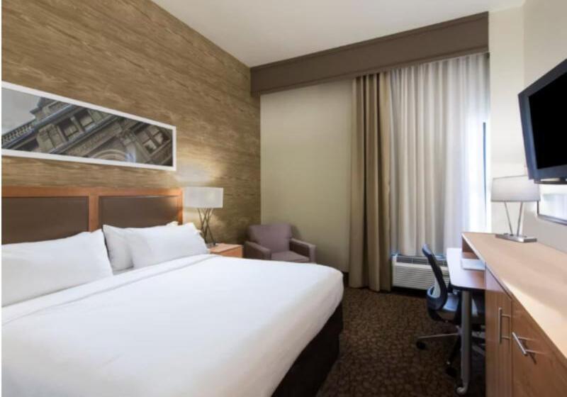 اتاق استاندارد با تخت بزرگ برای معلولان, Holiday Inn Savannah Historic District, An Ihg