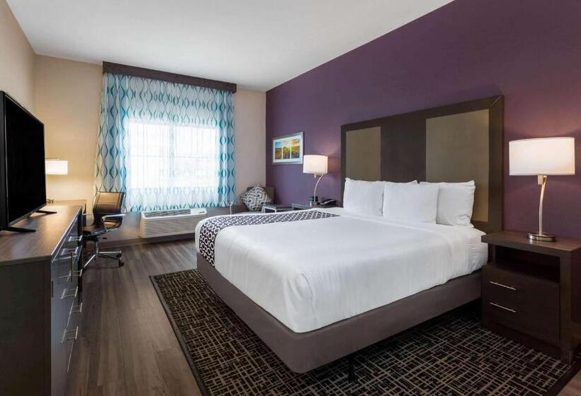 اتاق لوکس با تخت بزرگ, La Quinta Inn & Suites By Wyndham Wichita Airport