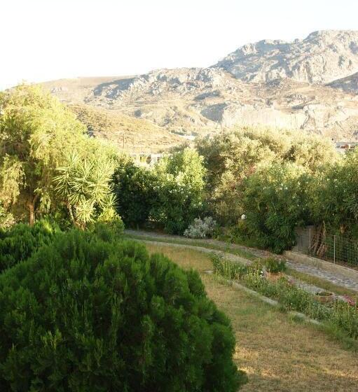 اتاق استاندارد با چشم‌انداز دریا, Lofos