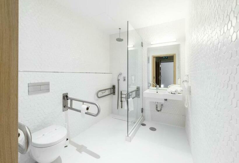 Standard Room Adapted for people with reduced mobility, Moov Hotel Porto Centro