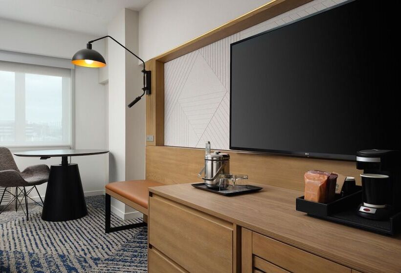 اتاق کلوب با چشم‌انداز, Sheraton Erie Bayfront