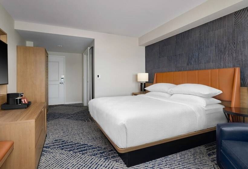 اتاق کلوب با چشم‌انداز, Sheraton Erie Bayfront