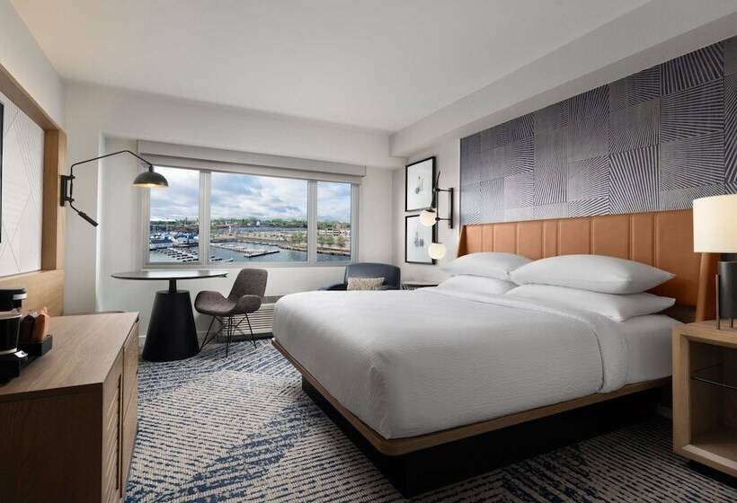 اتاق کلوب با چشم‌انداز, Sheraton Erie Bayfront