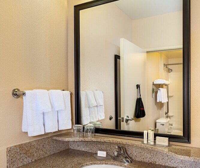 Estudio Estándar, Springhill Suites Modesto