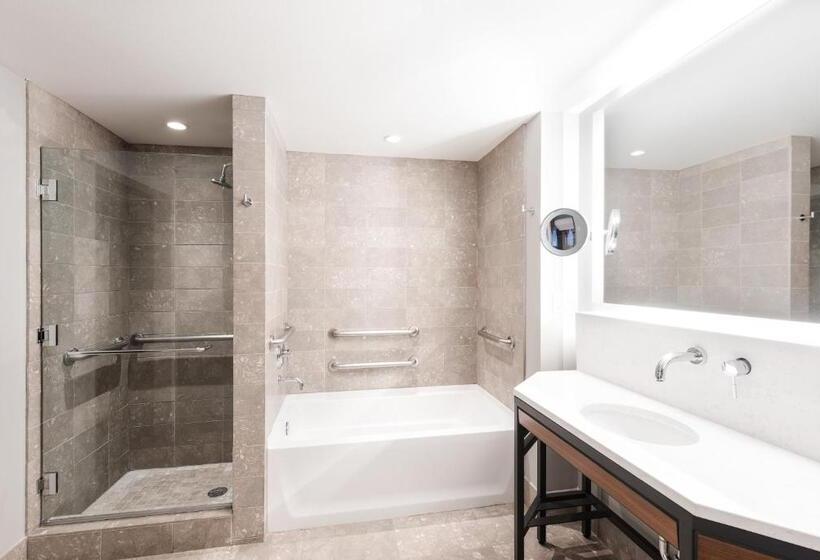 اتاق استاندارد با تخت بزرگ برای معلولان, The Heathman Hotel Kirkland