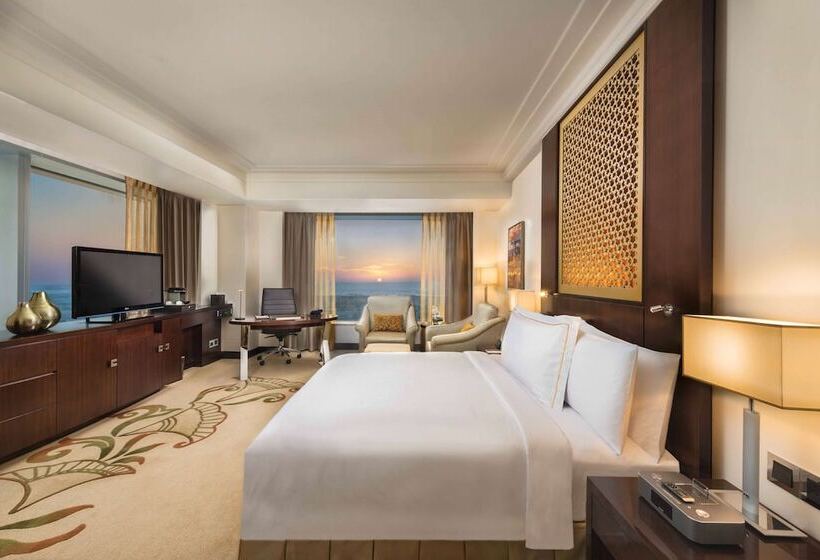 اتاق لوکس با چشم‌انداز دریا, Conrad Dubai