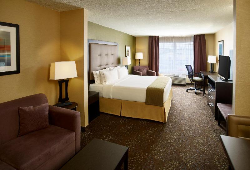 キングサイズベッドのスイートルーム, Holiday Inn Express And Suites Timmins