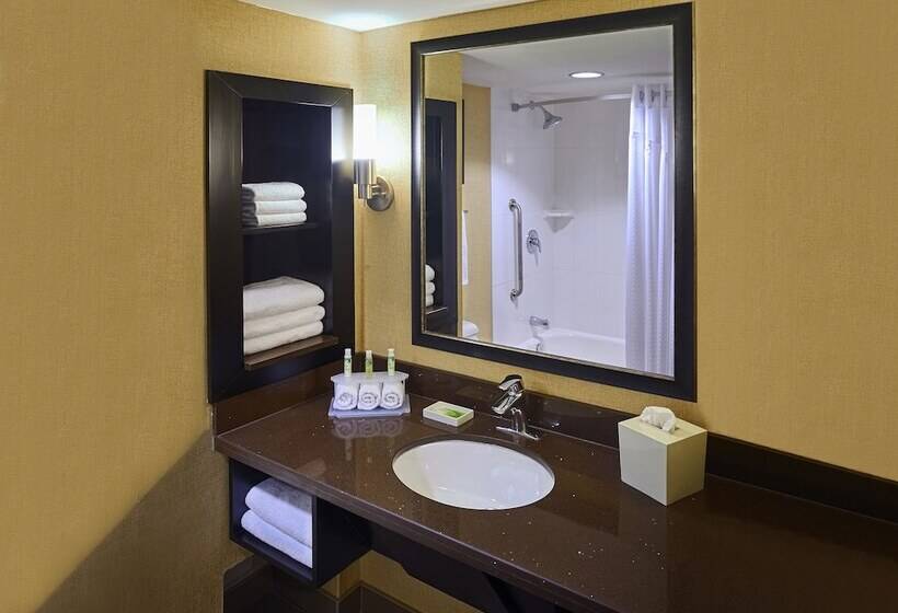 سوییت, Holiday Inn Express And Suites Timmins, An Ihg