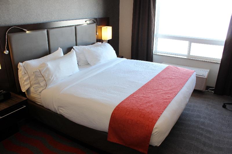 اتاق استاندارد با تخت بزرگ, Chateau Inn & Suites Bonnyville