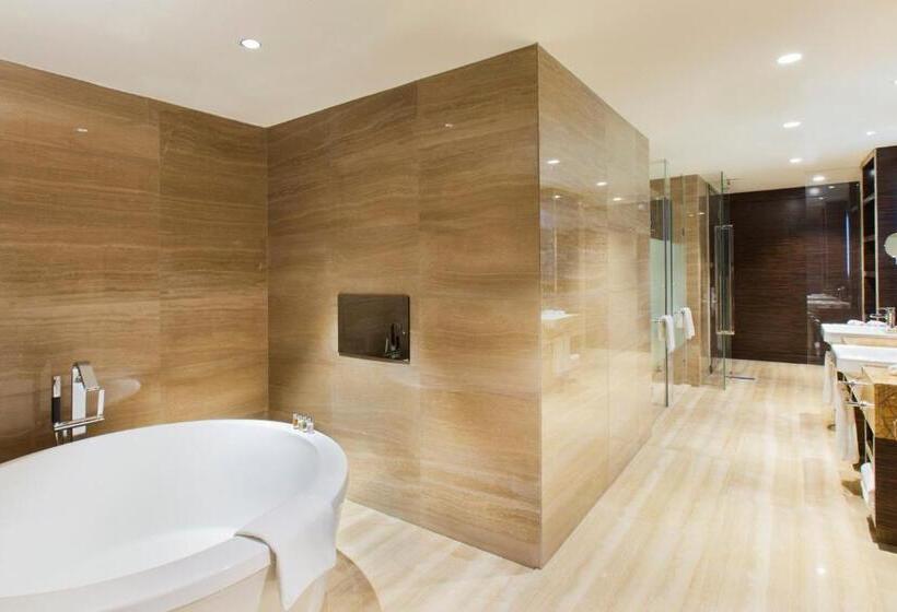 سوئیت با بالکن, Holiday Inn Panjin Aqua City, An Ihg