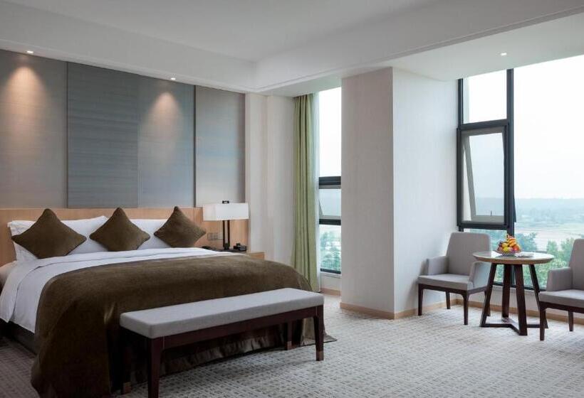 Suite with lake view, Intercontinental Heilong Lake By Ihg