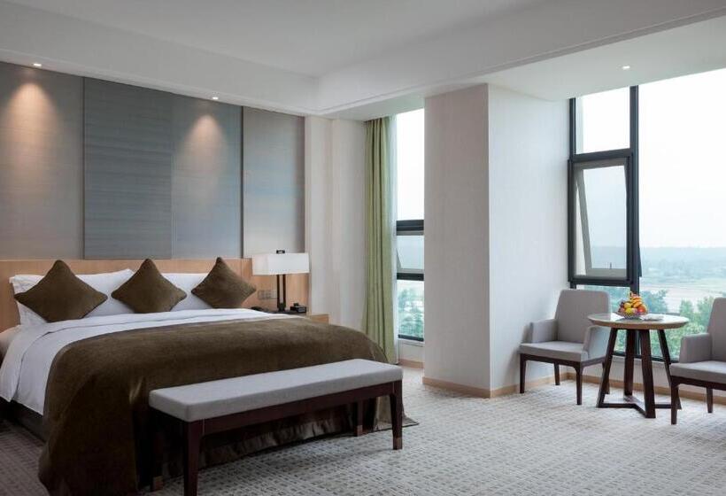 Suite with lake view, Intercontinental Heilong Lake