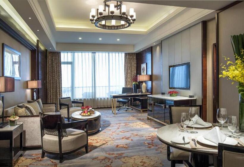 Suite with lake view, Intercontinental Heilong Lake By Ihg