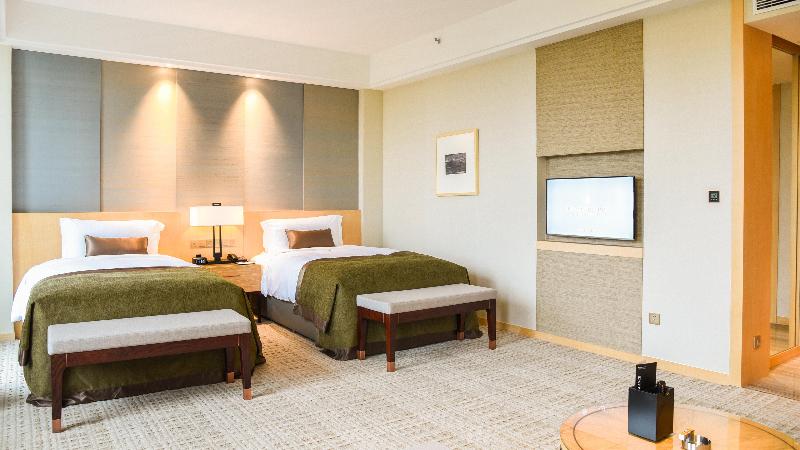 Classic room with balcony, Intercontinental Heilong Lake