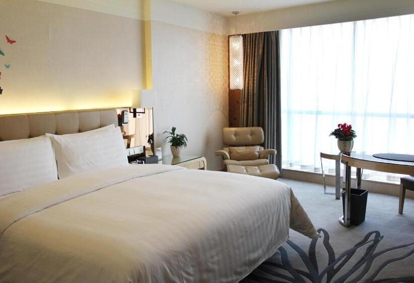 带大床的高级房间, Pullman Linyi Lushang