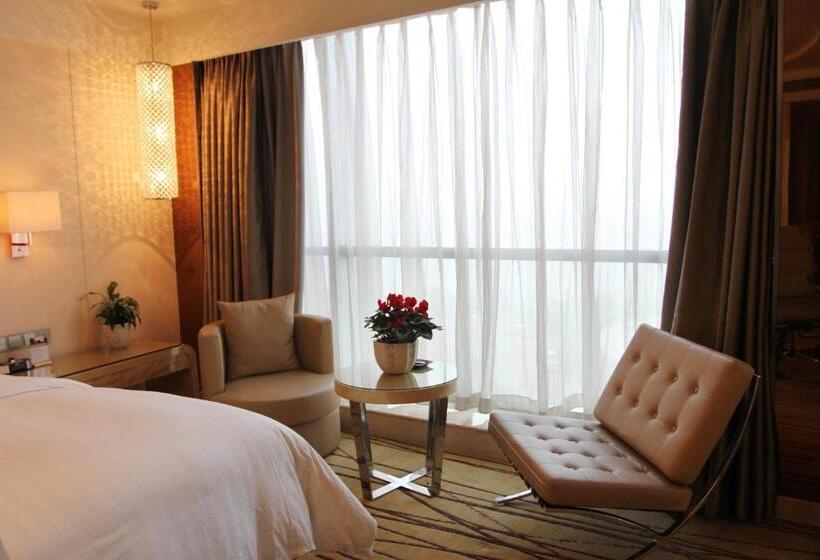 Superior Room King Size Bed, Pullman Linyi Lushang