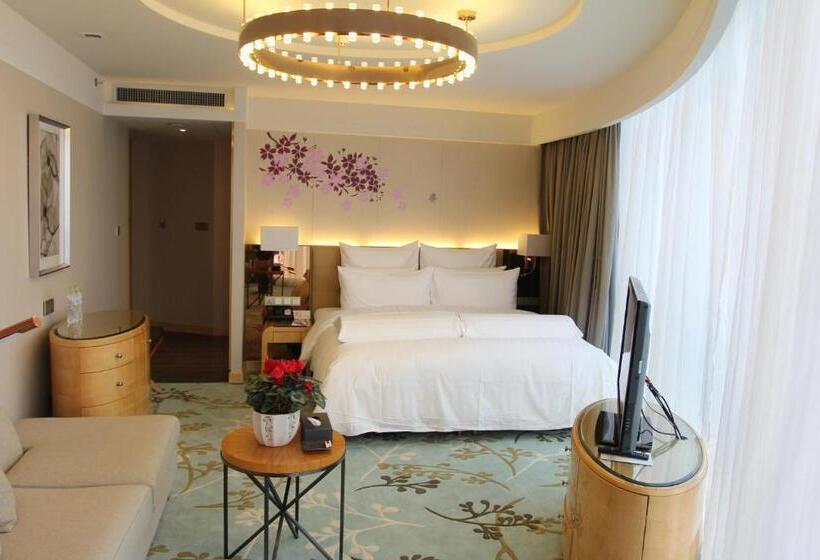 Deluxe Room King Size Bed, Pullman Linyi Lushang