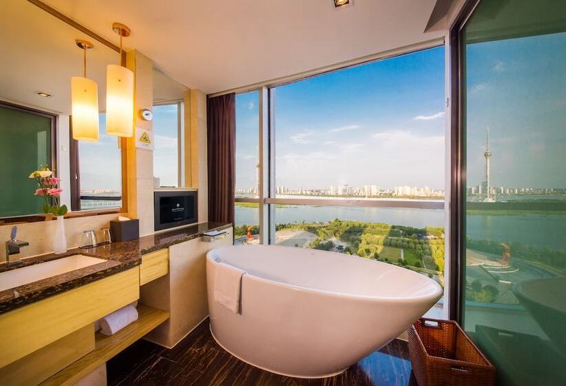 Deluxe Suite, Pullman Linyi Lushang