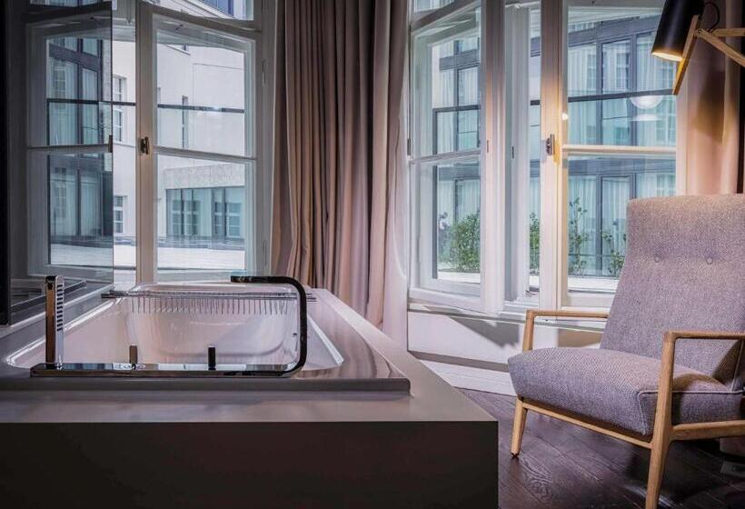 سوییت جونیور, SO/ Berlin Das Stue