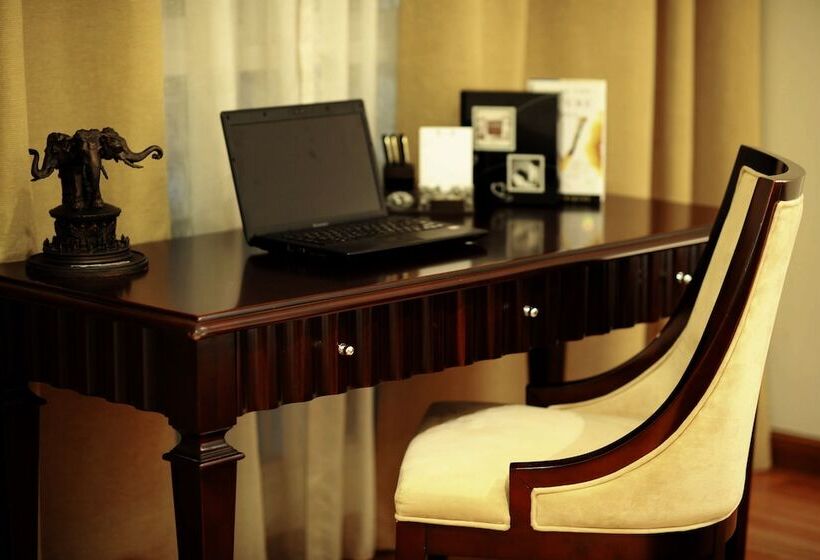 سوییت لوکس, The Bless Hotel And Residence