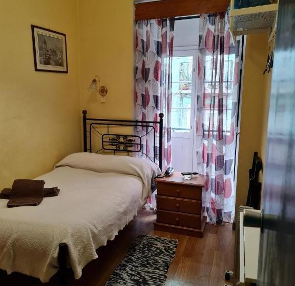 Standard Single Room Shared Bathroom, Pensao Residencial Flor Dos Cavaleiros