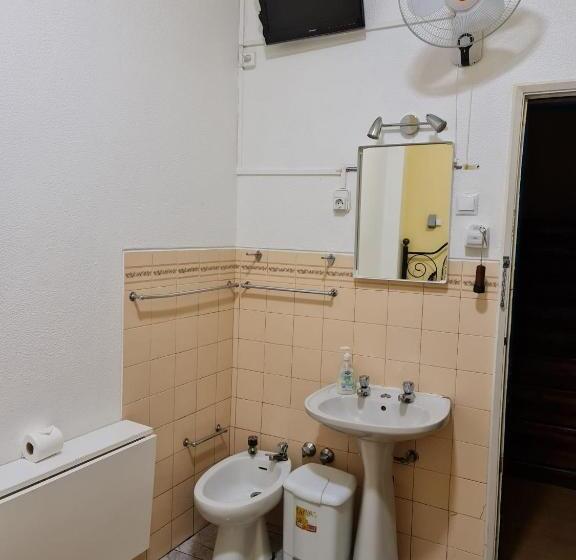 اتاق استاندارد یک تخته با سرویس بهداشتی مشترک, Pensao Residencial Flor Dos Cavaleiros