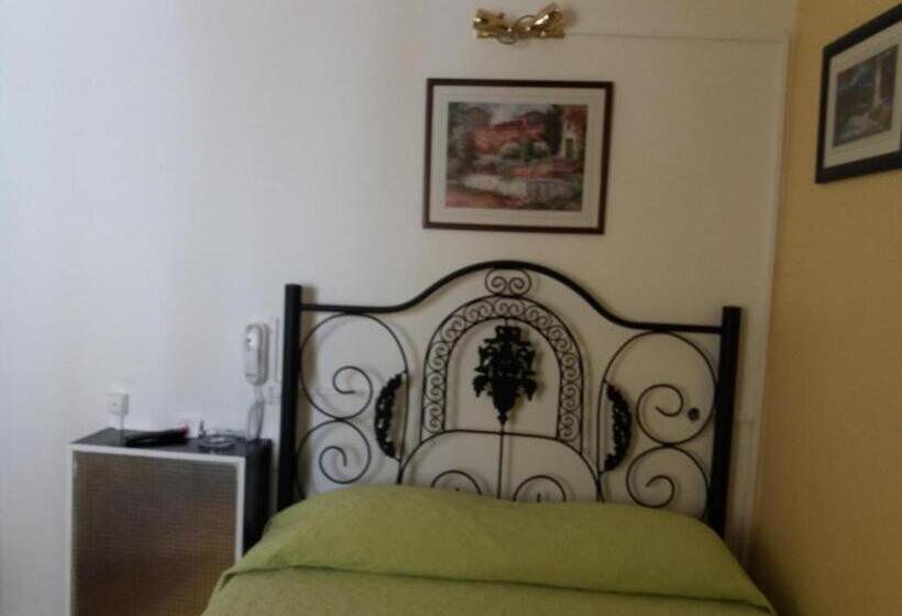 Standard Room Double Bed, Pensao Residencial Flor Dos Cavaleiros