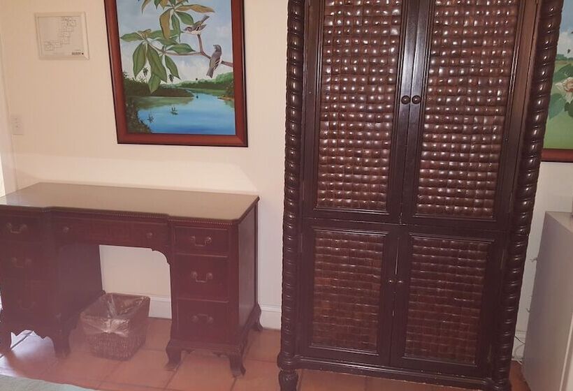 اتاق استاندارد با 2 تخت دوبل, The Caribbean Court Boutique