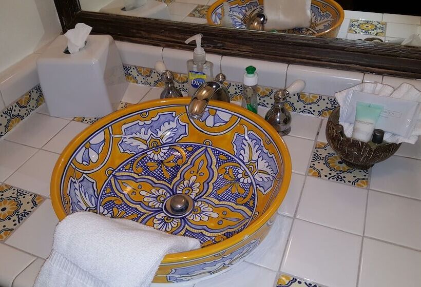 اتاق استاندارد با 2 تخت دوبل, The Caribbean Court Boutique