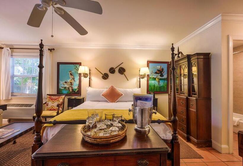 اتاق لوکس با چشم‌انداز استخر, The Caribbean Court Boutique
