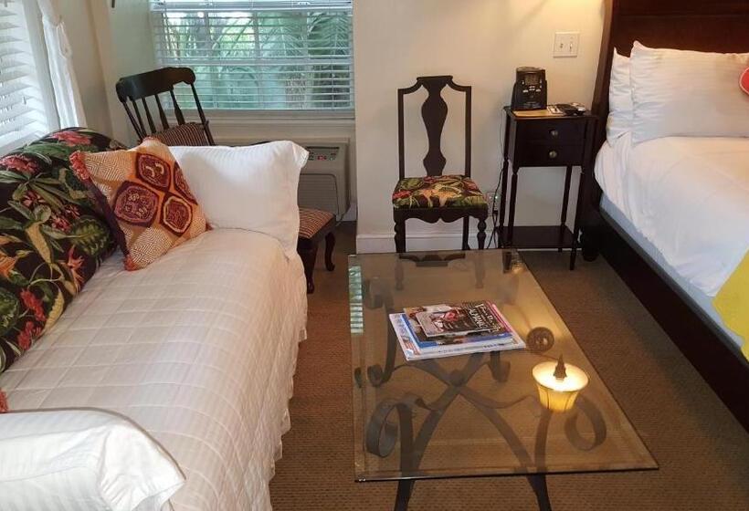 اتاق لوکس با چشم‌انداز استخر, The Caribbean Court Boutique