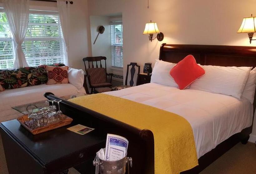 اتاق لوکس با چشم‌انداز استخر, The Caribbean Court Boutique