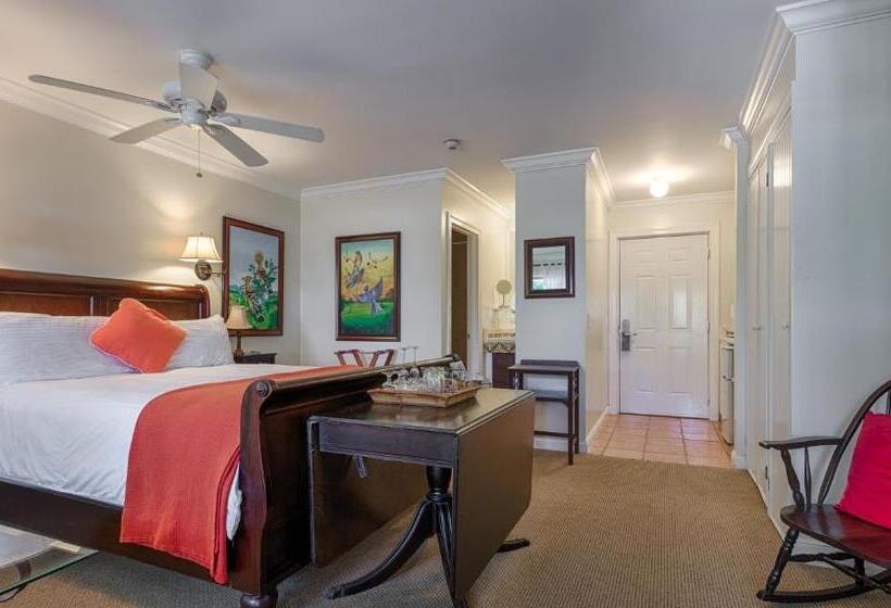 اتاق لوکس با چشم‌انداز استخر, The Caribbean Court Boutique