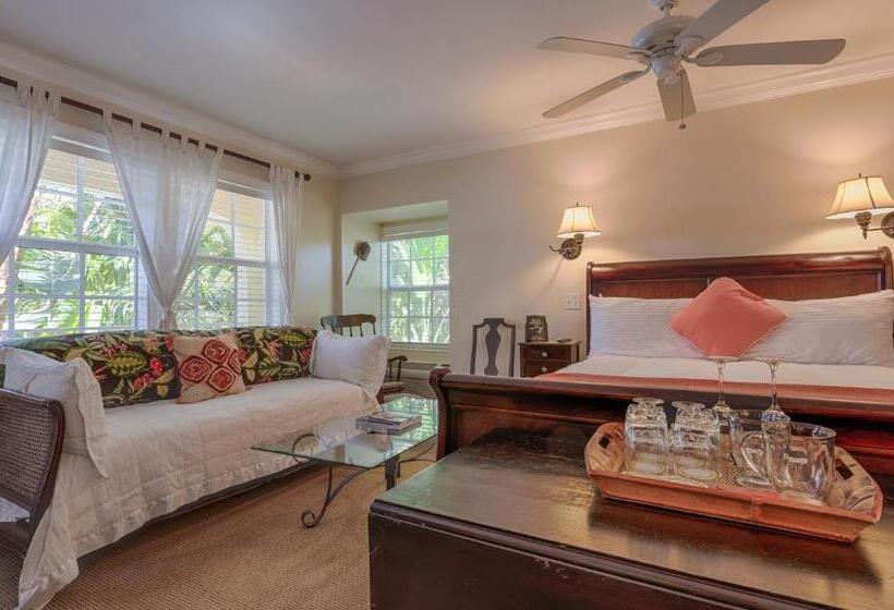 اتاق لوکس با چشم‌انداز استخر, The Caribbean Court Boutique