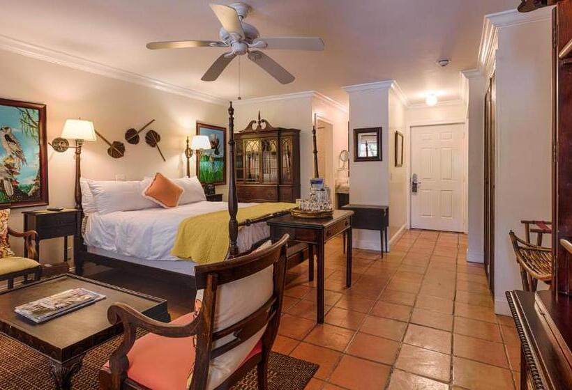 اتاق لوکس با چشم‌انداز استخر, The Caribbean Court Boutique