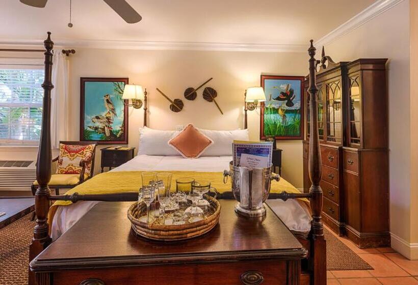 اتاق لوکس با چشم‌انداز استخر, The Caribbean Court Boutique