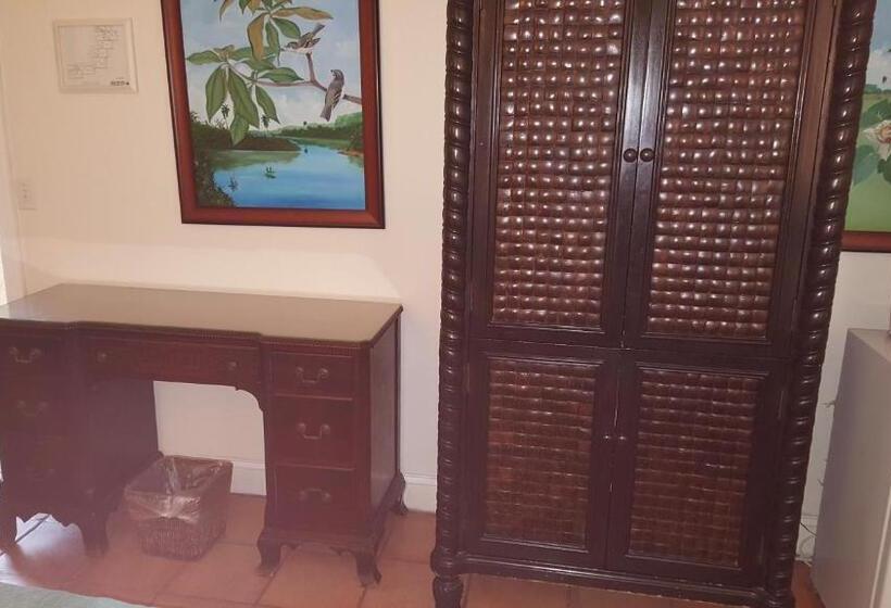 اتاق استاندارد با 2 تخت دوبل, The Caribbean Court Boutique