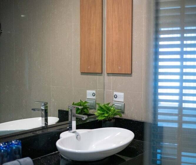اتاق لوکس با چشم‌انداز دریا, The Senses Resort & Pool Villas, Phuket