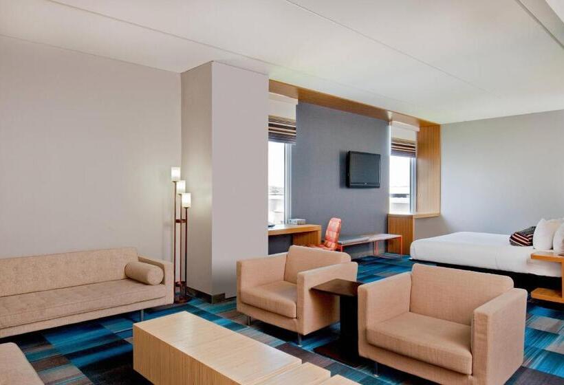 Suite King Bed, Aloft Bolingbrook