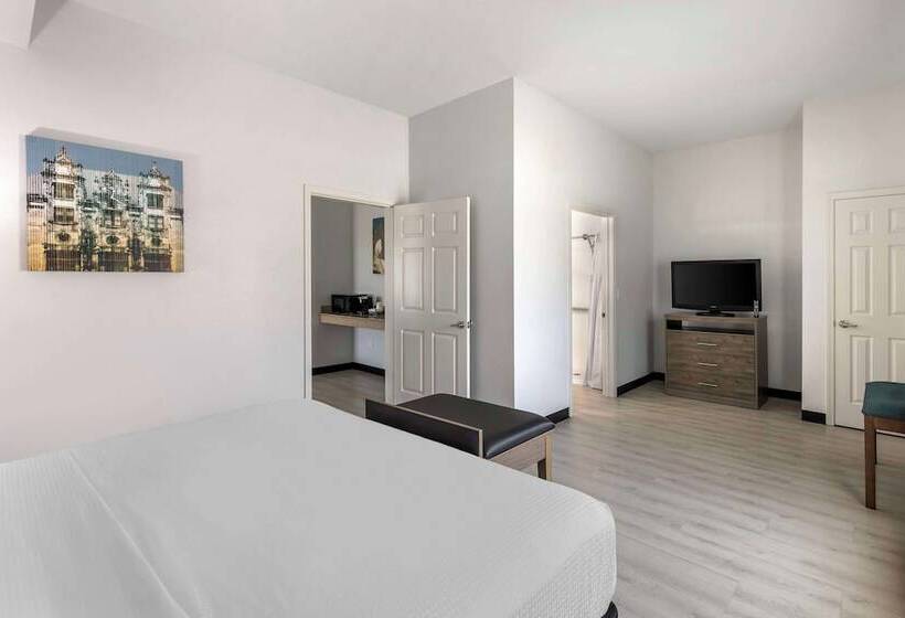 سوییت, Best Western Plus Midamerica