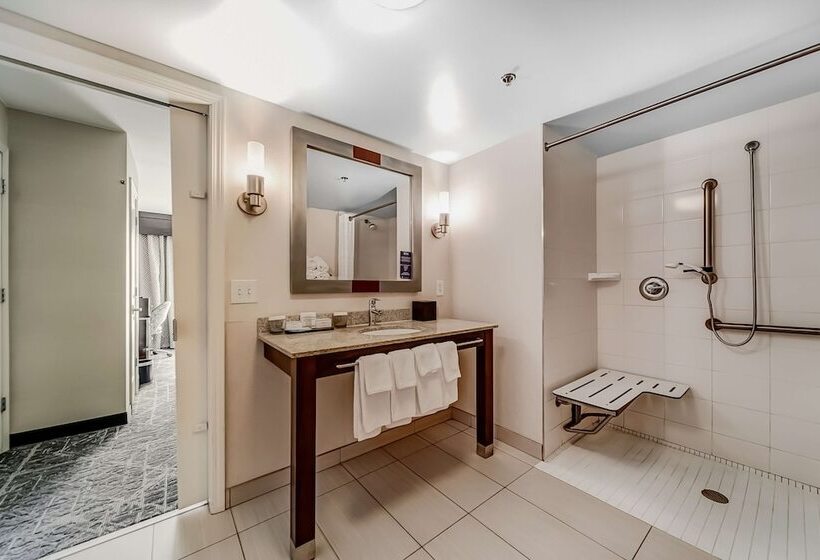 سوئیت برای معلولان, Embassy Suites Atlanta   Kennesaw Town Center