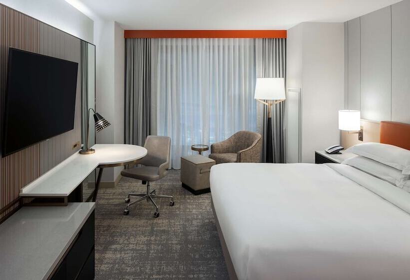 اتاق استاندارد با تخت بزرگ, Hilton Columbus Downtown