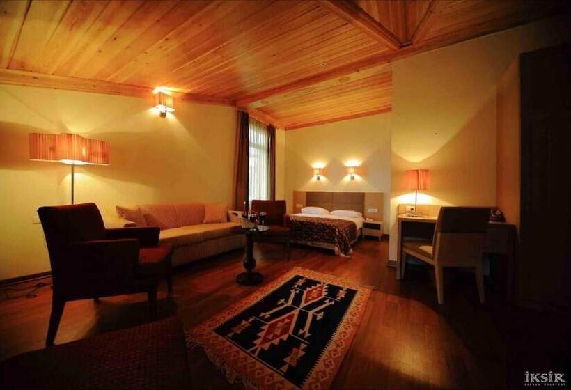 سوییت جونیور, Iksir Resort Town