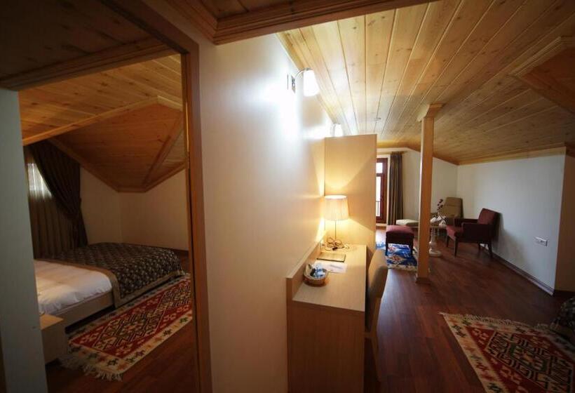 سوییت جونیور, Iksir Resort Town