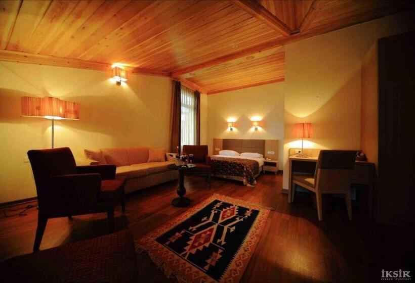 سوییت جونیور, Iksir Resort Town