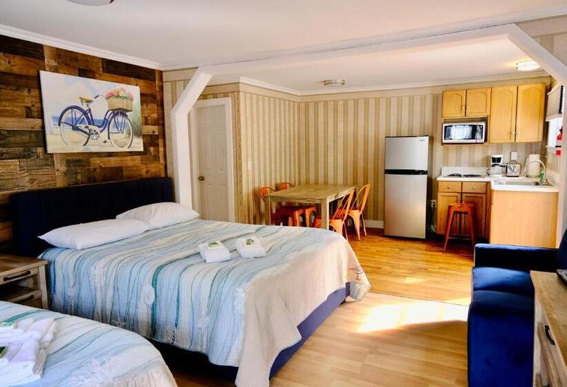 Deluxe Room, The Landings Inn And Cottages At Old Orchard Beach