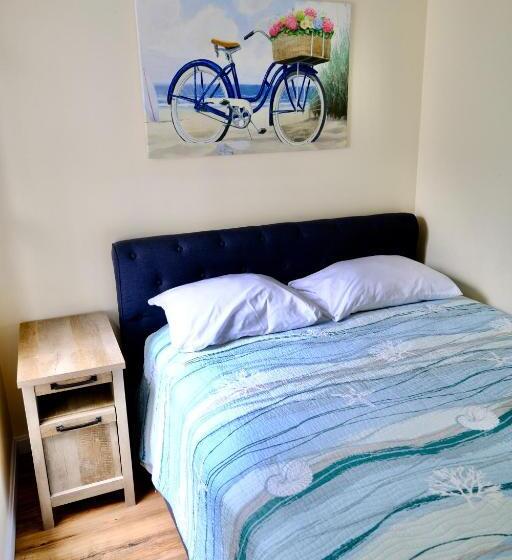 Standard Room with Balcony, The Landings Inn And Cottages At Old Orchard Beach