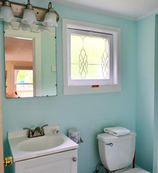 Standard Room with Balcony, The Landings Inn And Cottages At Old Orchard Beach