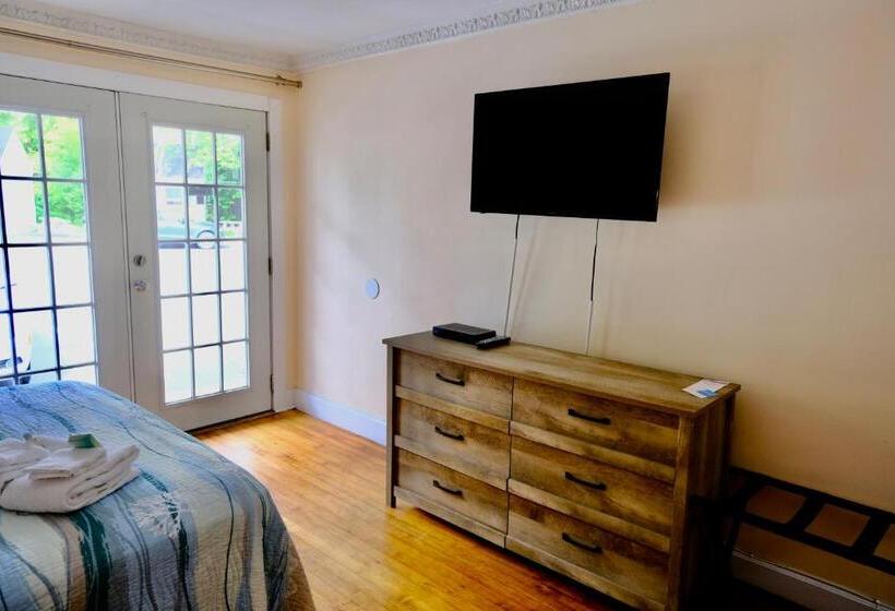 Standard Room, The Landings Inn And Cottages At Old Orchard Beach